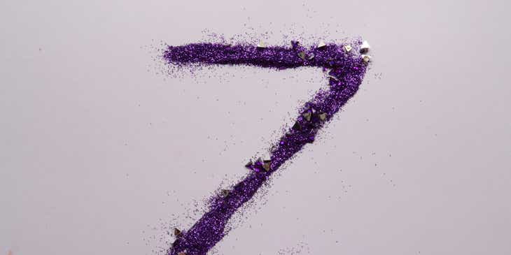 Huruf Z yang dicat dengan glitter.