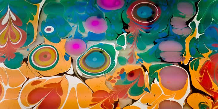 Ein künstlerisches Gemälde mit leuchtenden Farben und abstrakten Formen.