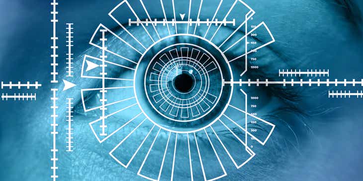 Un occhio umano che viene scansionato da una tecnologia biometrica.