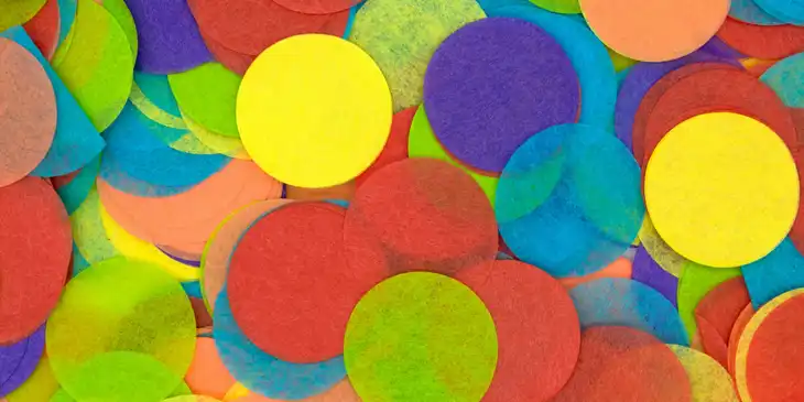 Zbiór wyciętych papierowych kółek, przypominających okrągłe confetti.