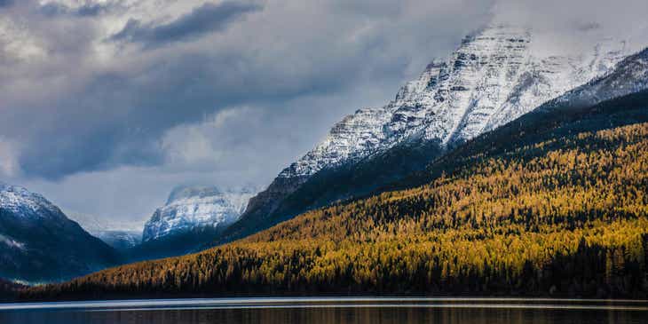 La imagen del Parque Nacional Glacier en un negocio de Montana.