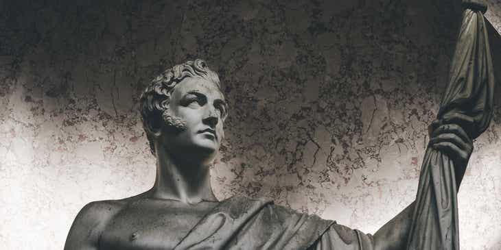 Sebuah patung Romawi di dalam museum.